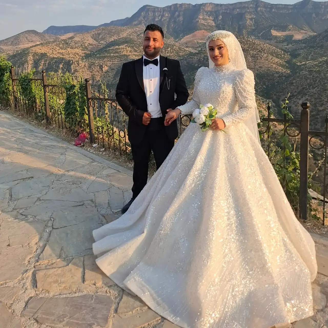 Siirt'te Yiğit ve Kayran Ailelerinin Mutlu Günü: Selma ve Hüseyin Dünyaevine Girdi