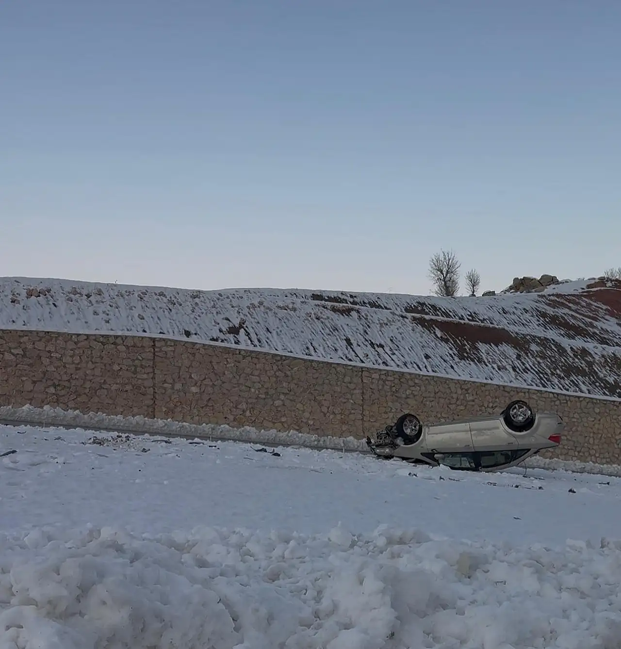 Siirt'te Facianın Eşiğinden Dönüldü: Araç Takla Attı, Sürücü Yaralandı