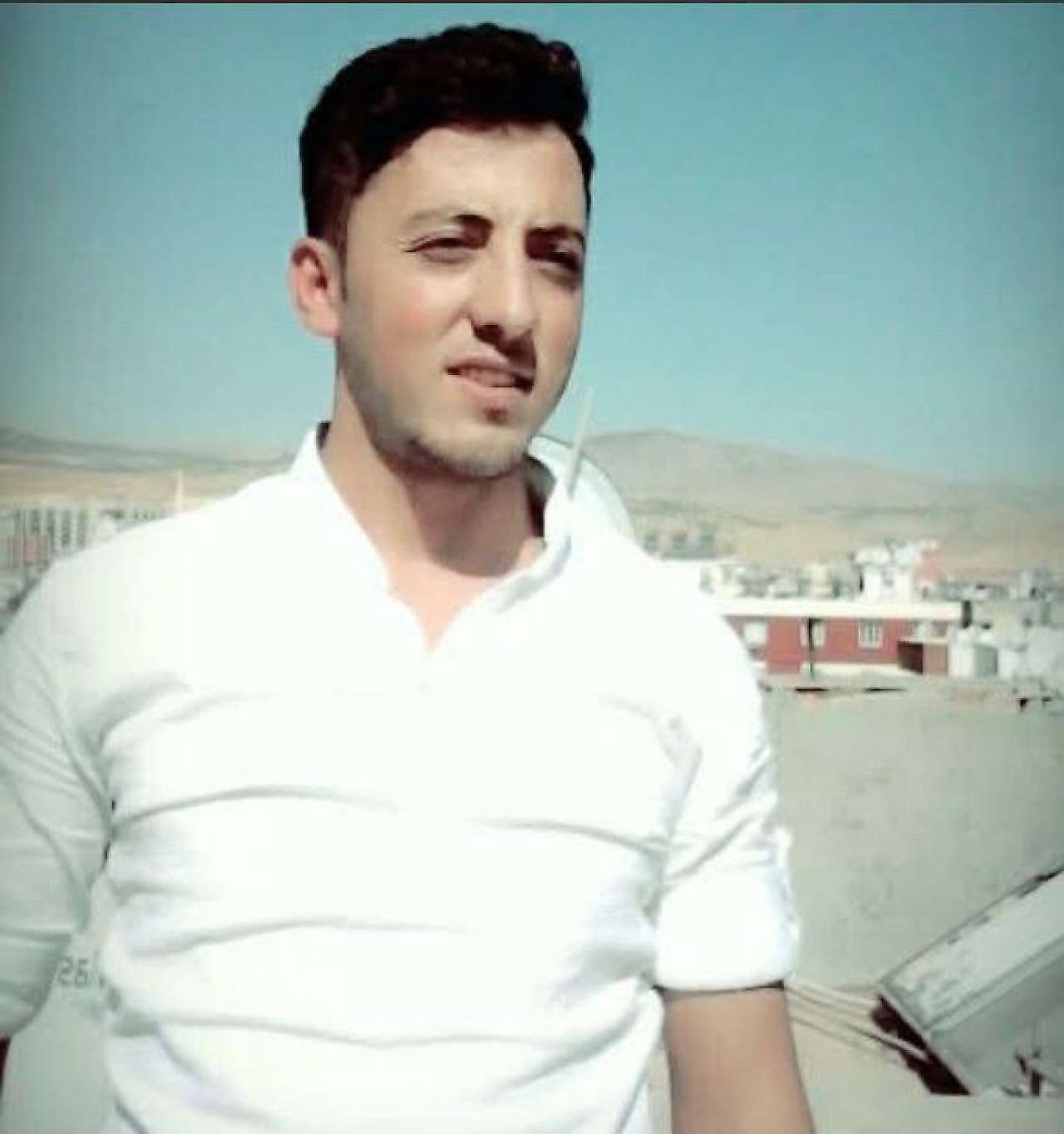 Siirt'te elektrik akımına kapılan 28 yaşındaki genç gözyaşlarıyla toprağa verildi