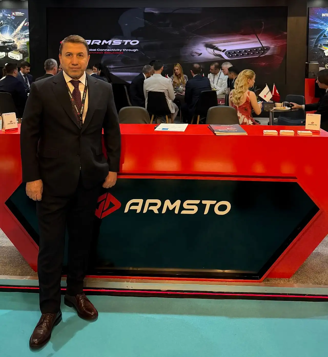 Siirt Ticaret ve Sanayi Odası Başkanı Güven Kuzu SAHA 2026 Armsto Standını ziyaret ederken.