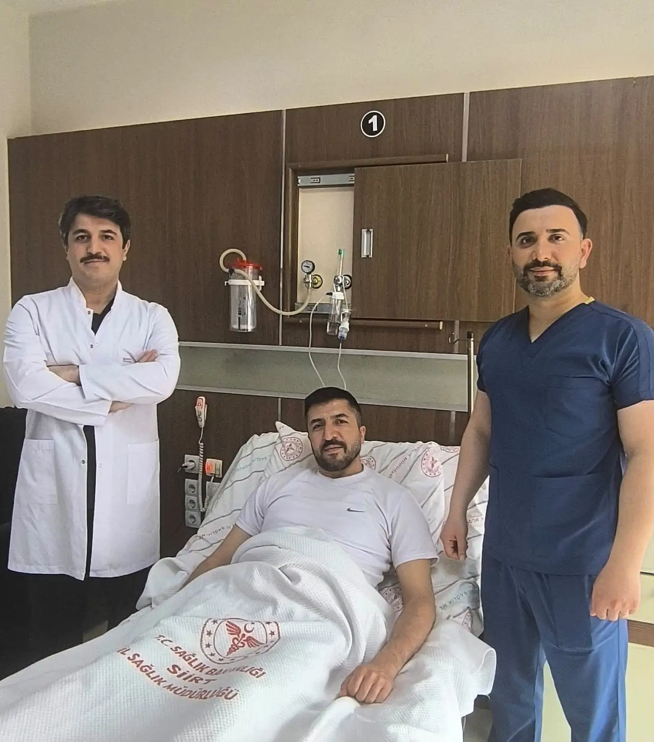 Siirt'te Riskli Hastaya Başarılı Operasyon: 5 Santimetrelik Dev Taşlar Laparoskopik Yöntemle Alındı