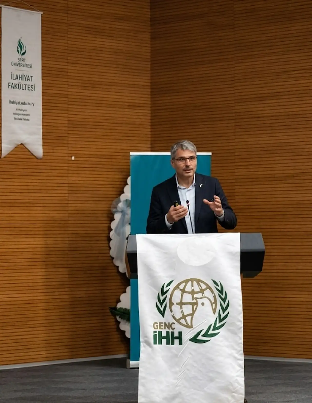 Bosna Hersek'in Lideri Aliya İzzetbegoviç Siirt'te Düzenlenen Programla Anıldı