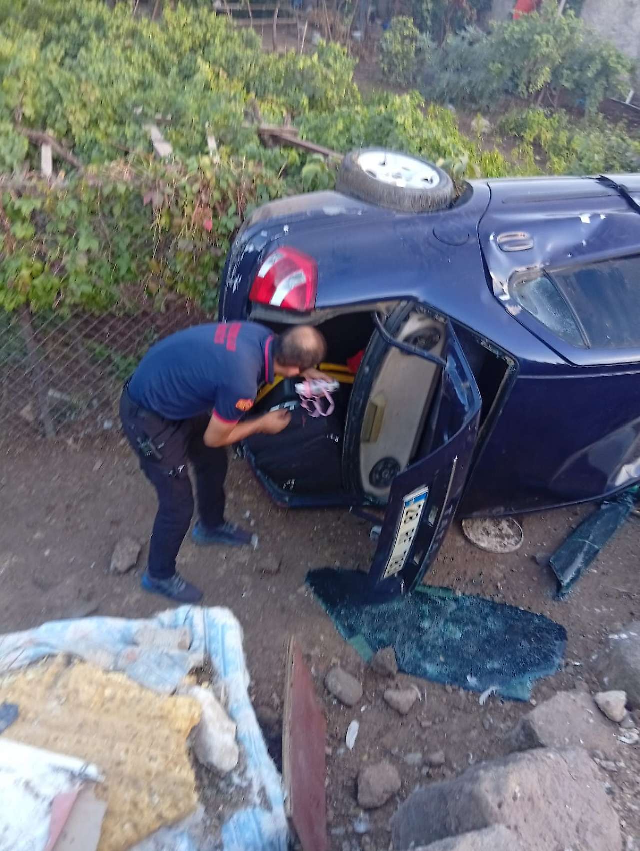 Siirt'te Kontrolden Çıkan Otomobil Evin Bahçesine Düştü: 4 Yaralı