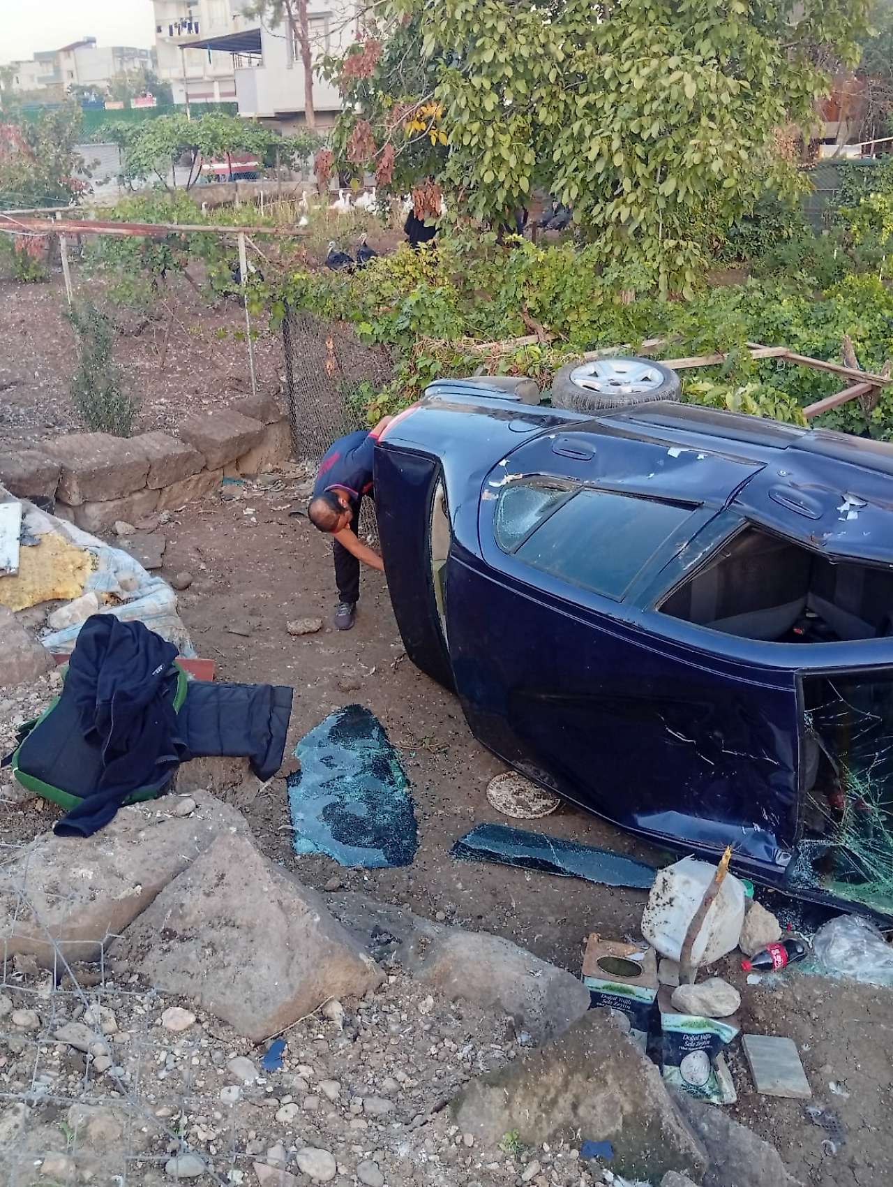 Siirt'te Kontrolden Çıkan Otomobil Evin Bahçesine Düştü: 4 Yaralı