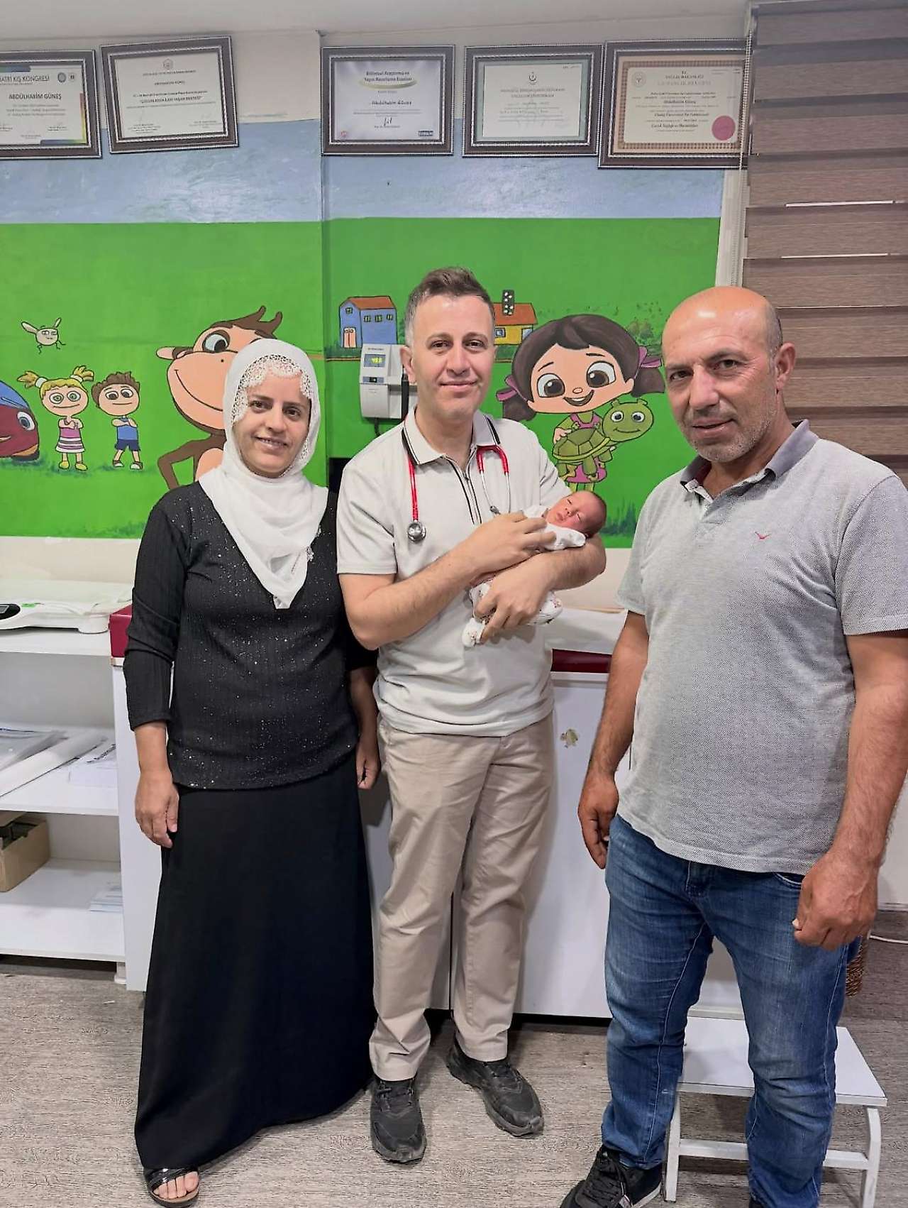 Siirt'te 20 yıllık evlat hasreti sona erdi: 17 kez düşük yapan çift bebeklerine kavuştu
