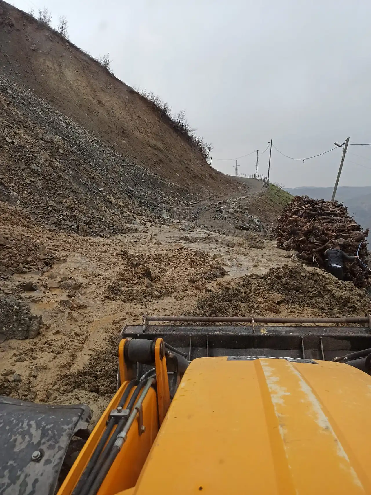 Siirt'te Sel ve Heyelan Sonrası 70 Köy Yolu Ulaşıma Açıldı