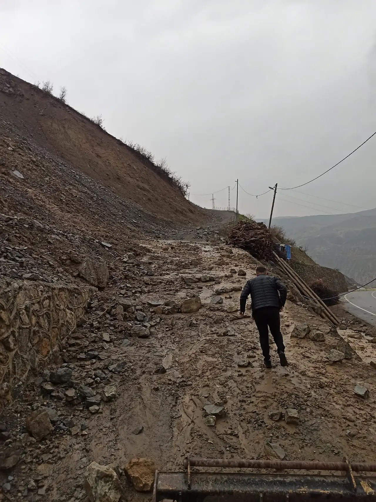 Siirt'te Sel ve Heyelan Sonrası 70 Köy Yolu Ulaşıma Açıldı