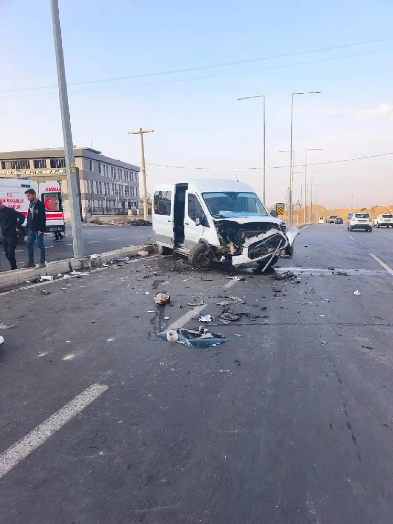 Şırnak'ta Servis Minibüsü ile Hafif Ticari Araç Çarpıştı: 13'ü Çocuk 19 Yaralı