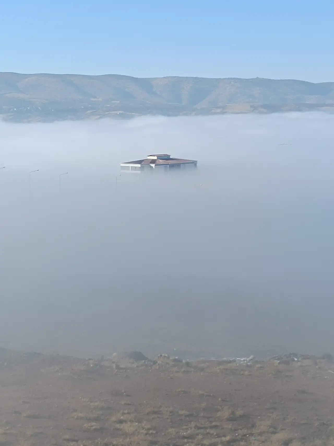 Siirt'te Yoğun Sis Görüş Mesafesini 50 Metreye Kadar Düşürdü