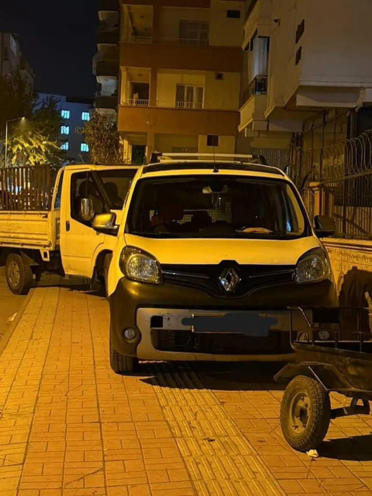 Siirt'te Kaldırımlar Otoparka Döndü: Vatandaşlar Tepkili