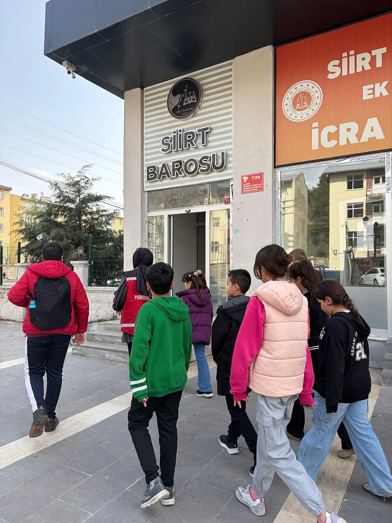 Siirt'te Sevgi Evleri Çocuklarına Anlamlı Ziyaret: Avukatlık Mesleği Tanıtıldı