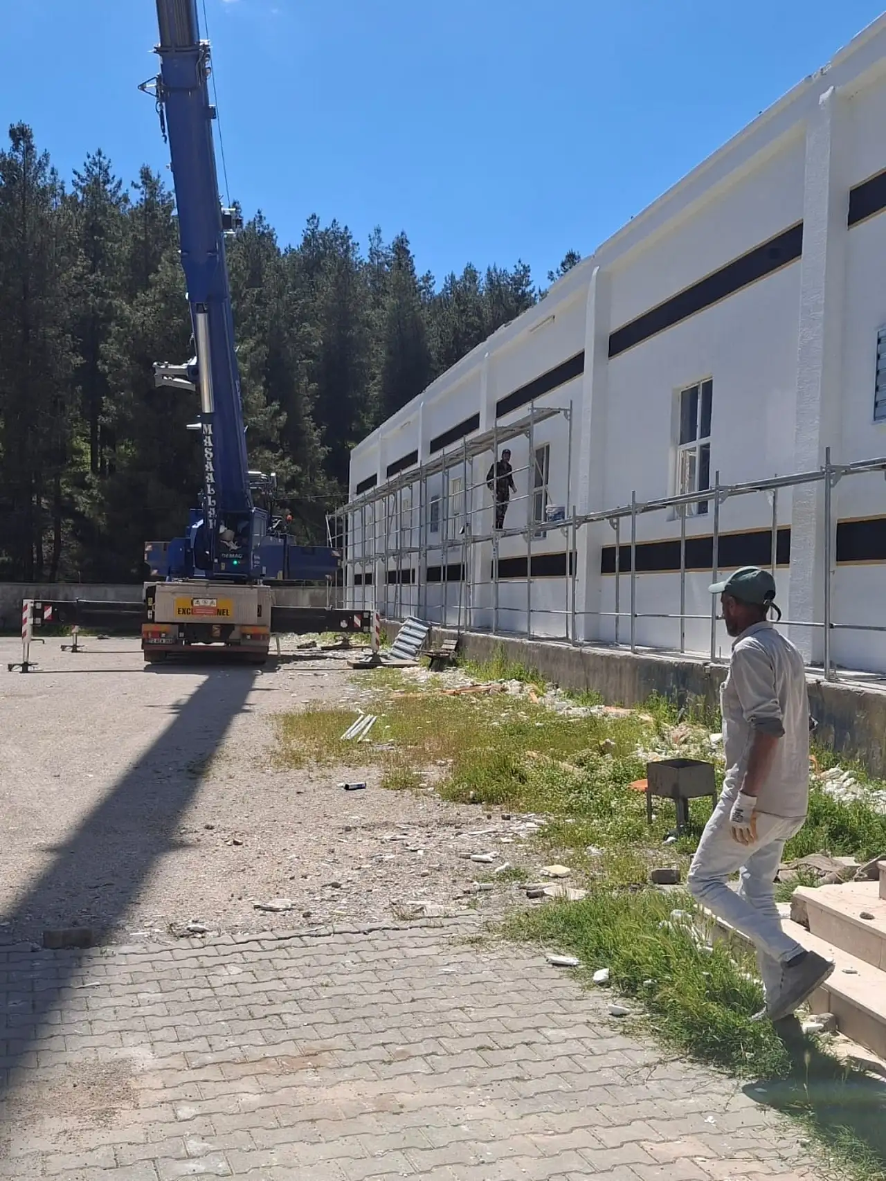 Siirt'te Kar Nedeniyle Çatısı Çöken Fabrikada Onarım Çalışması Başladı
