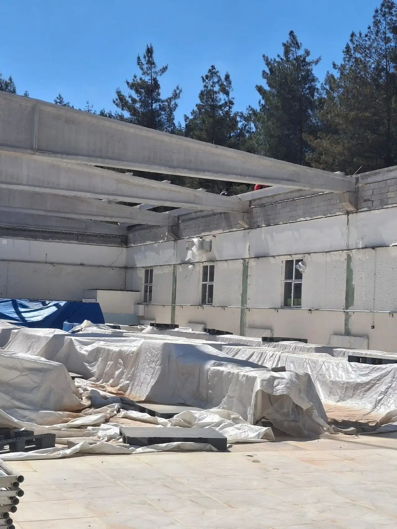 Siirt'te Kar Nedeniyle Çatısı Çöken Fabrikada Onarım Çalışması Başladı