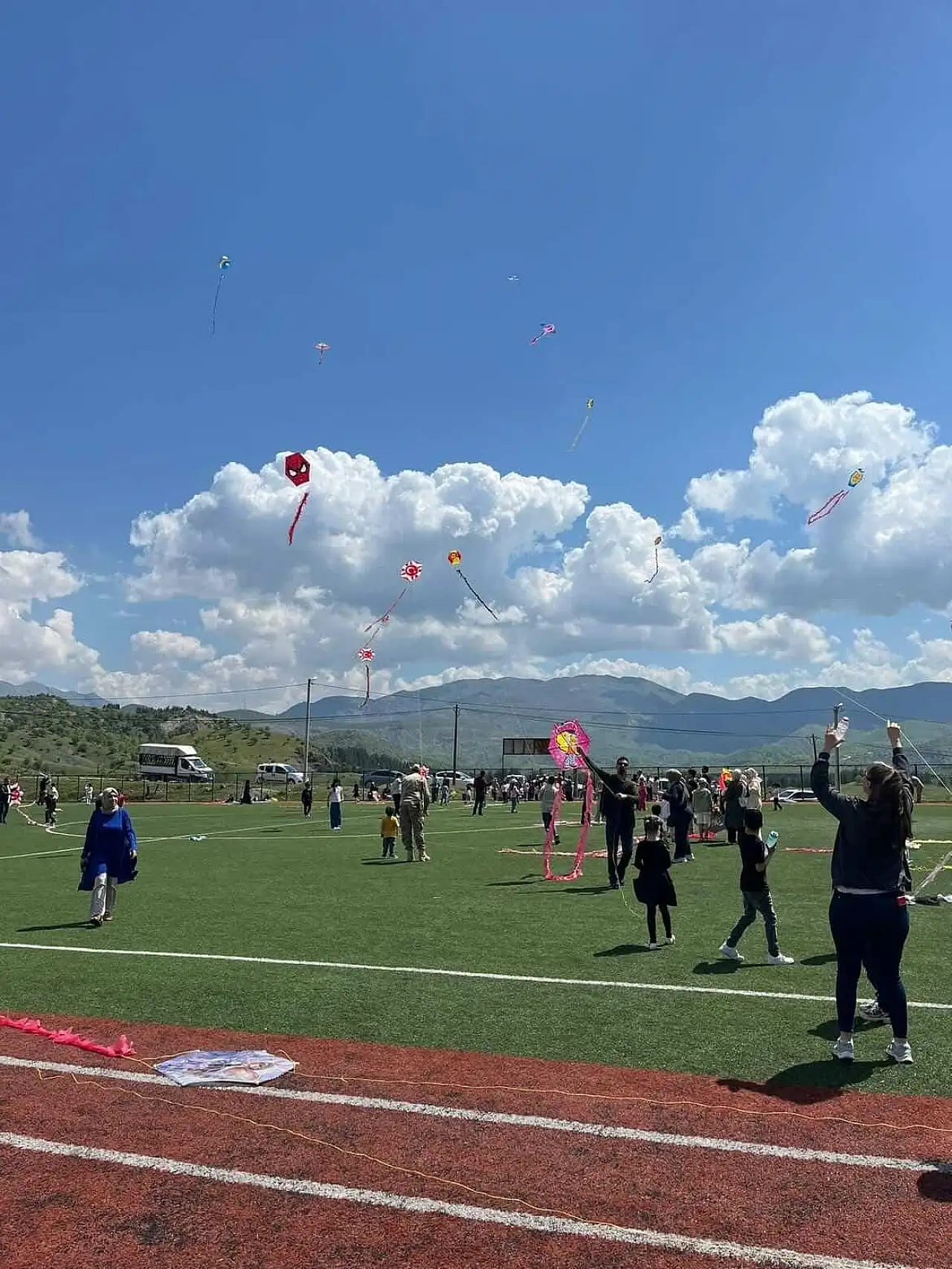 Siirt'te Gökyüzü Renklendi: Geleneksel Uçurtma Şenliği 5. Kez Coşkuyla Kutlandı