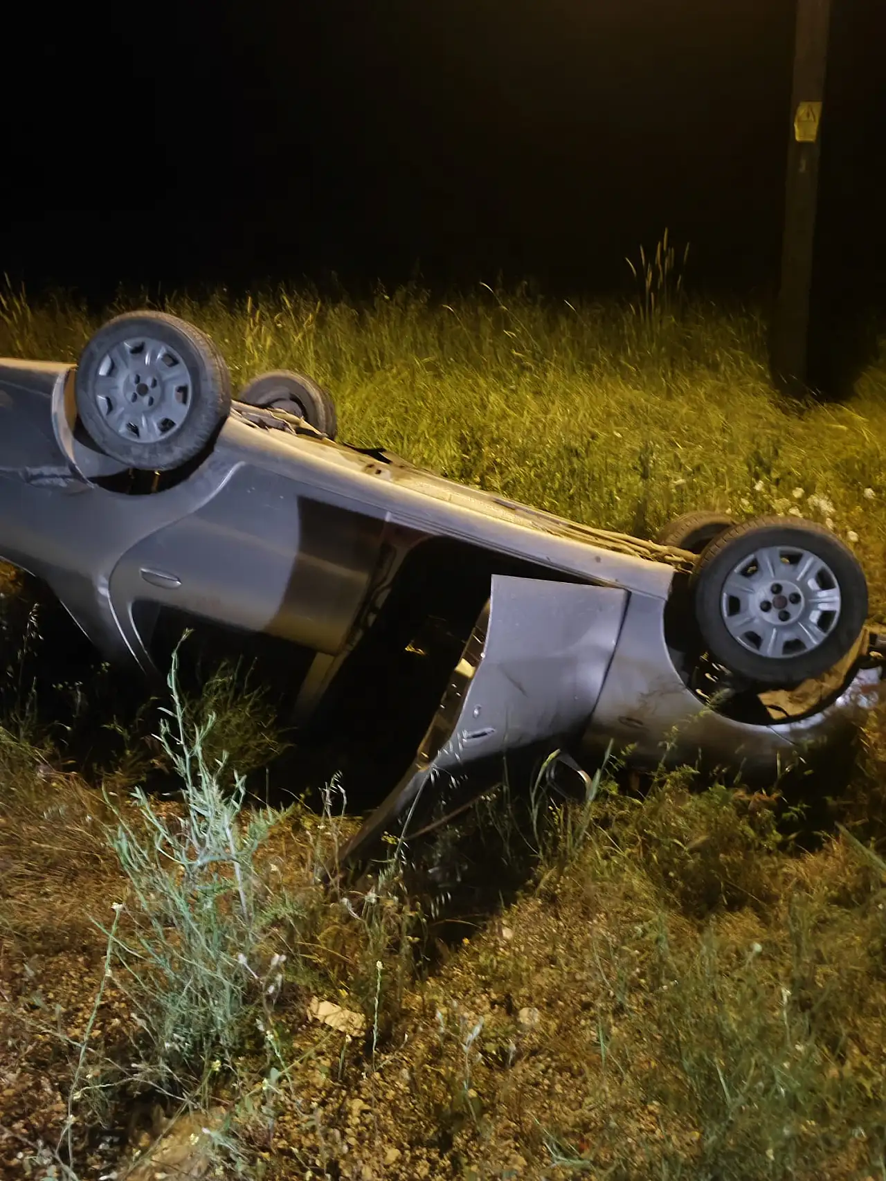 Siirt'te Bayram Yolunda Kaza: Öğretmenin Otomobili Şarampole Devrildi