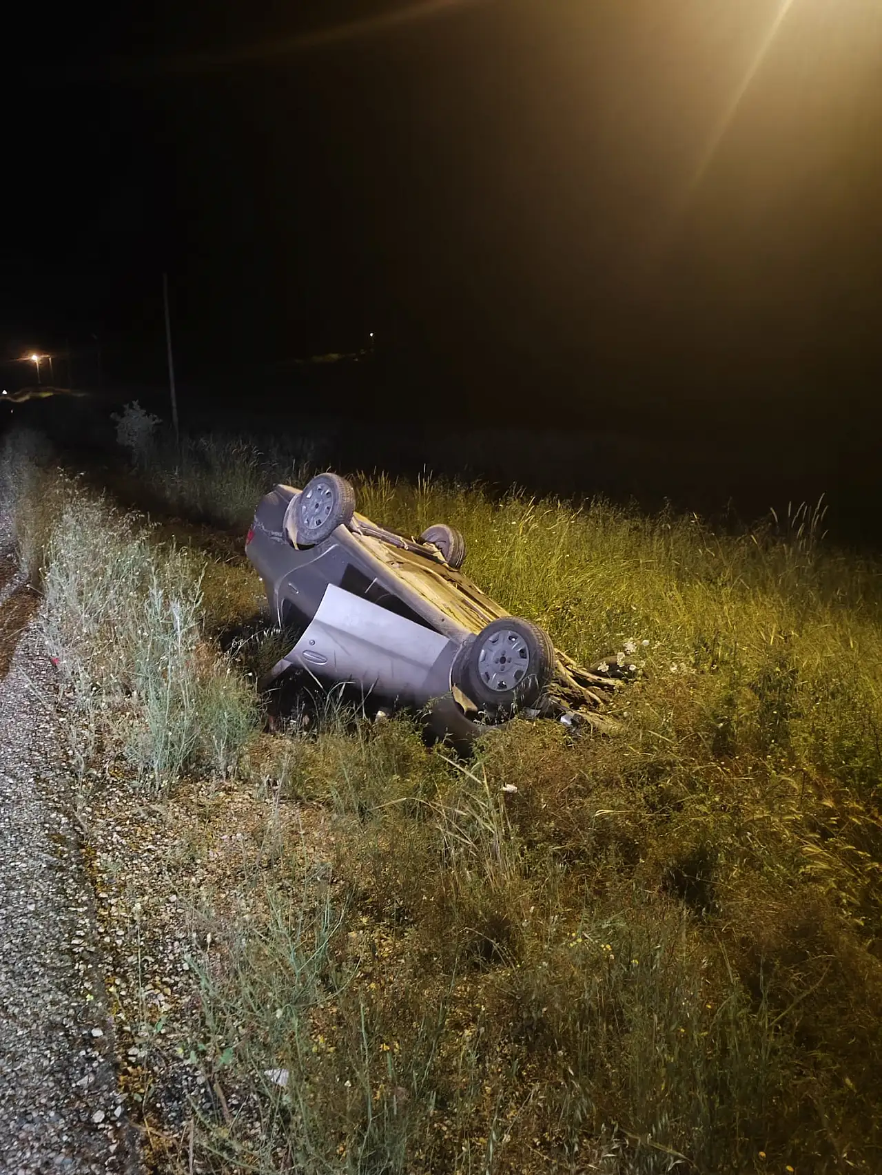 Siirt'te Bayram Yolunda Kaza: Öğretmenin Otomobili Şarampole Devrildi