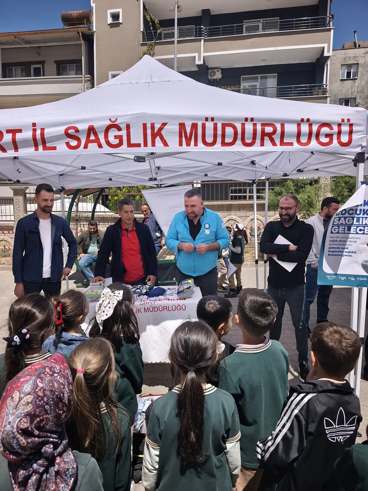 Eruh'ta Öğrencilere Sağlıklı Yaşam ve Afet Bilinci Eğitimi