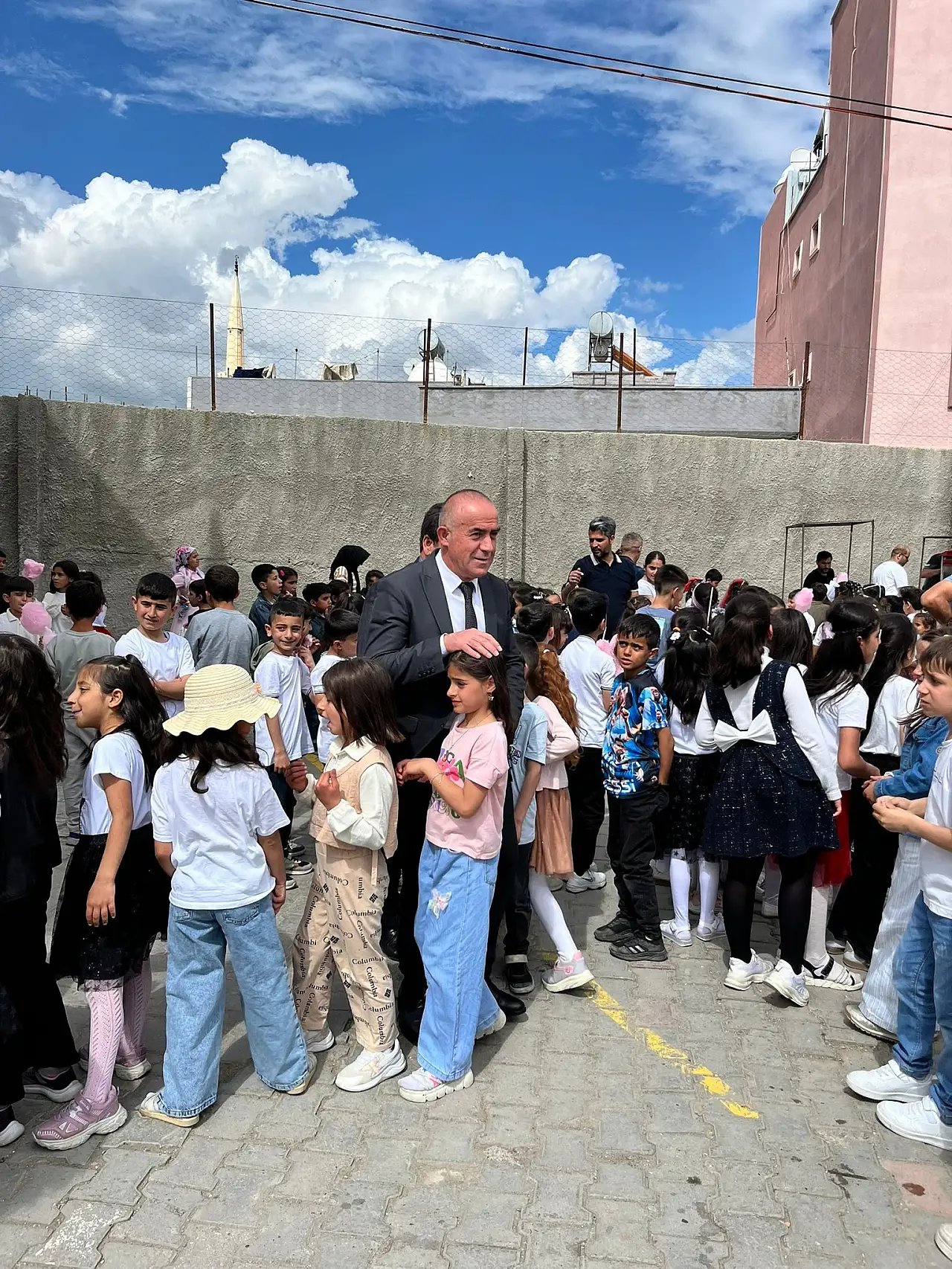 Siirt'te Çocuklara Moral Etkinliği: Başkan Ferzent Çiçek Öğrencileri Sevindirdi