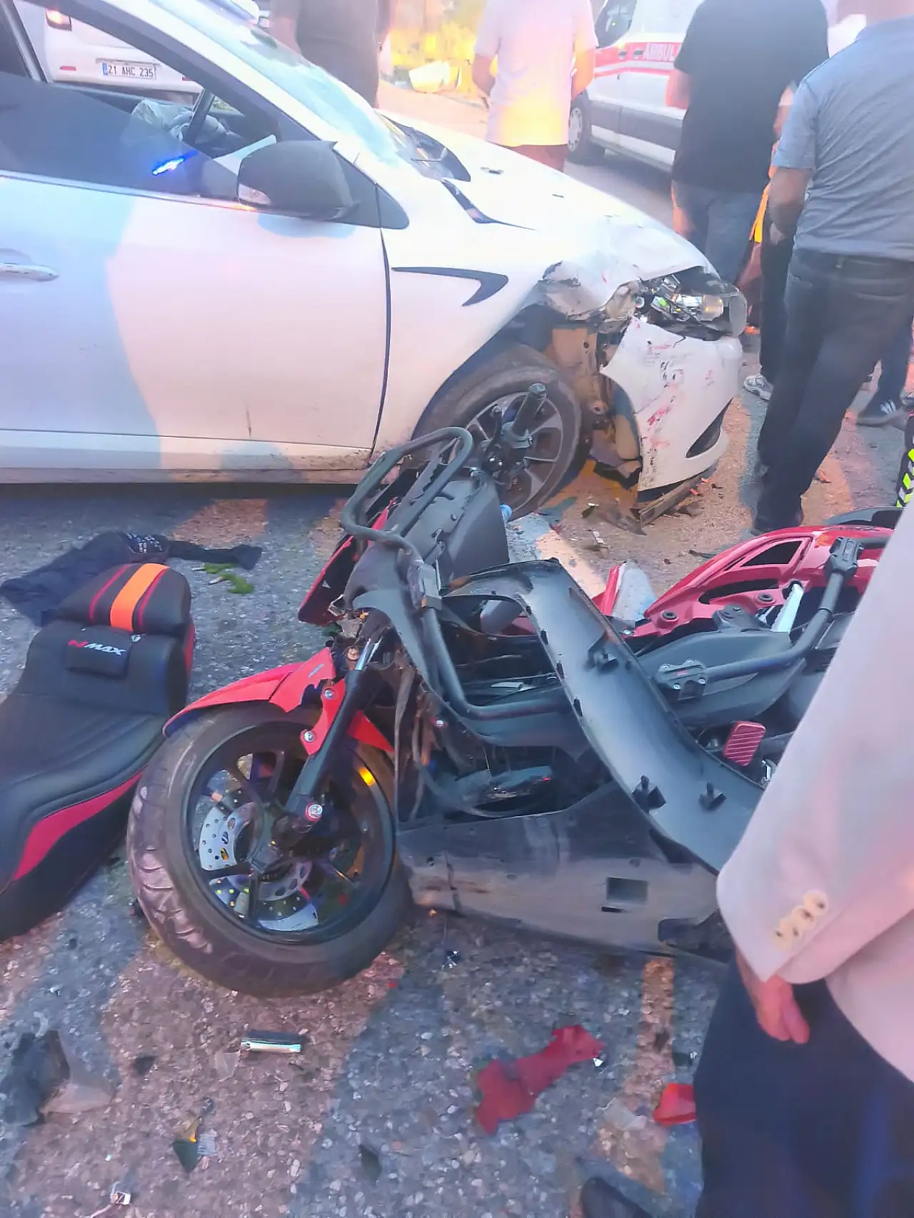 Siirt Baykan'da Otomobil ile Motosiklet Çarpıştı: 2 Yaralı