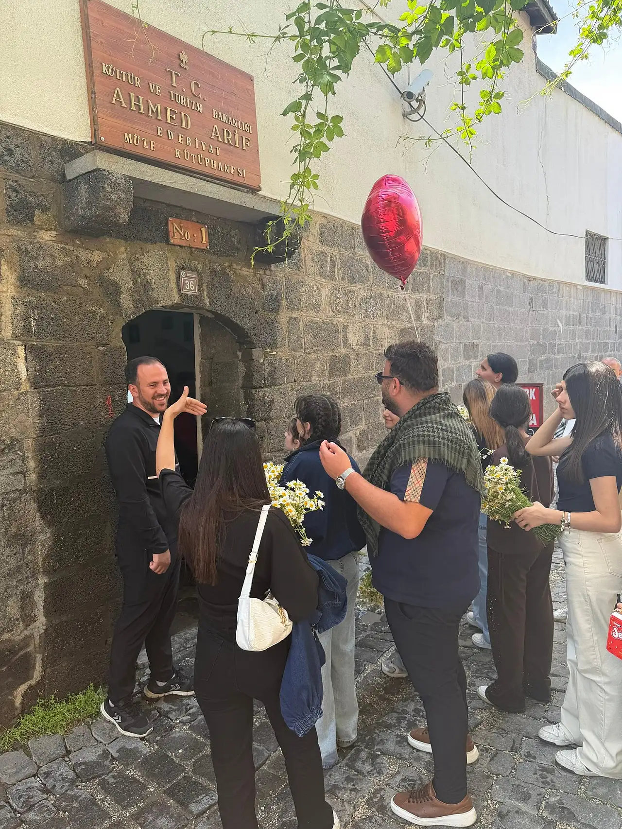 Siirtli Öğrenciler Sınav Öncesi Diyarbakır'ı Gezerek Motivasyon Kazandı