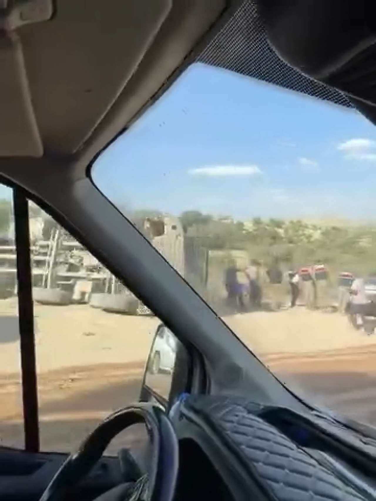 Siirt'te Kamyon Yol Kenarına Devrildi: Yaralanan Yok