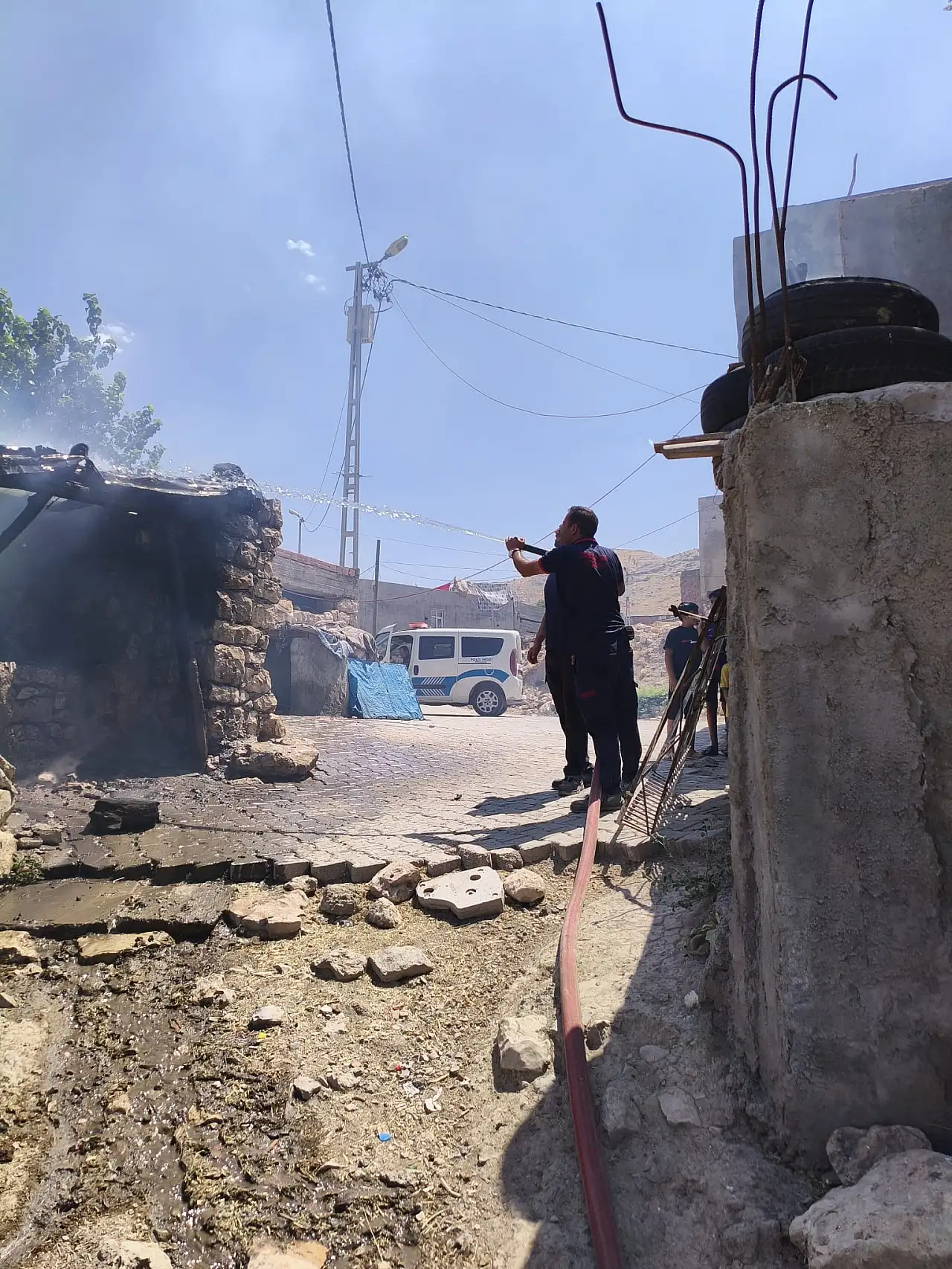 Siirt'te Tandırda Ekmek Yapmak İsteyen Kadınlar Kendilerini Yakıyordu!