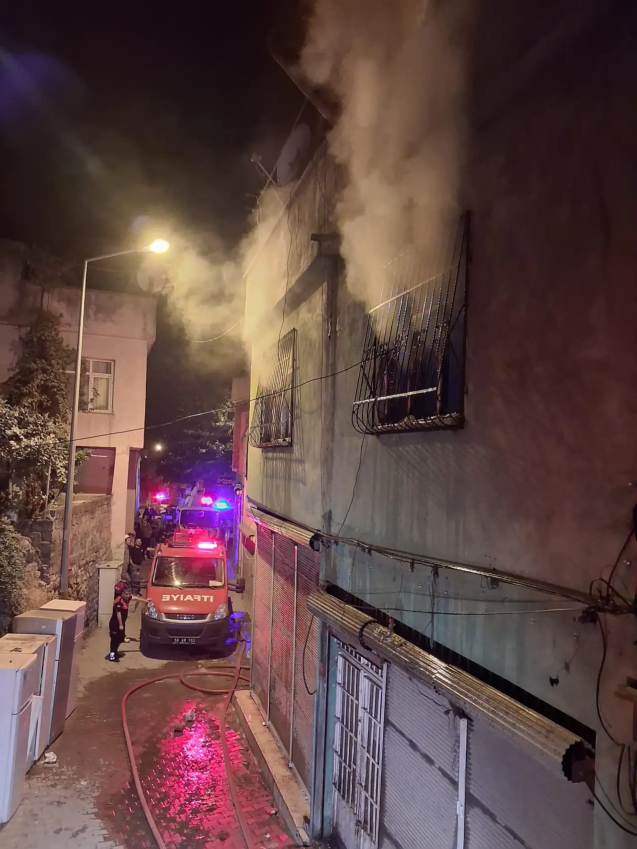 Siirt'te Tartıştığı Eşine Sinirlenen Koca İddiaya Göre Evi Ateşe Verdi