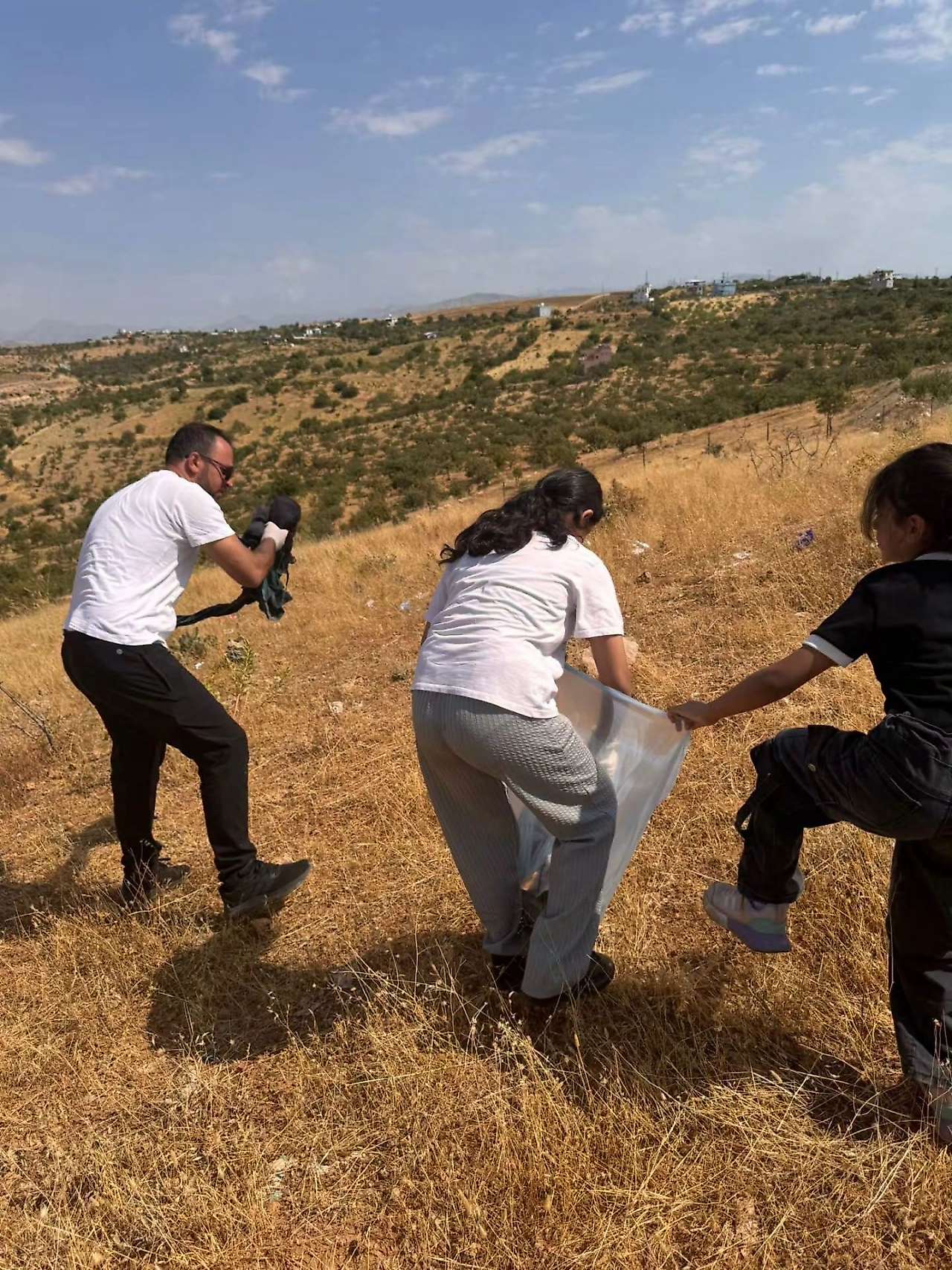 Siirt'te Çocuklardan Doğa Yürüyüşü Ve Çevre Temizliği