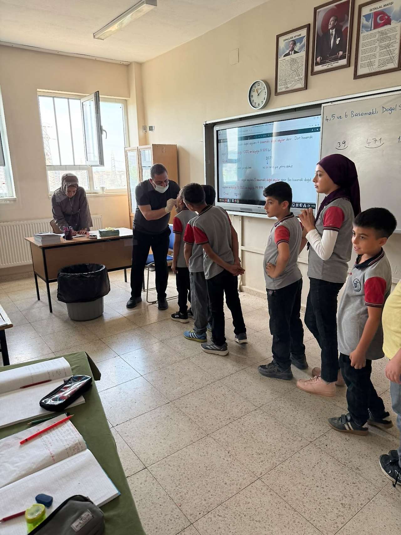 Siirt Mevlana İlkokulu'nda Öğrencilere Diş Eğitimi Verildi