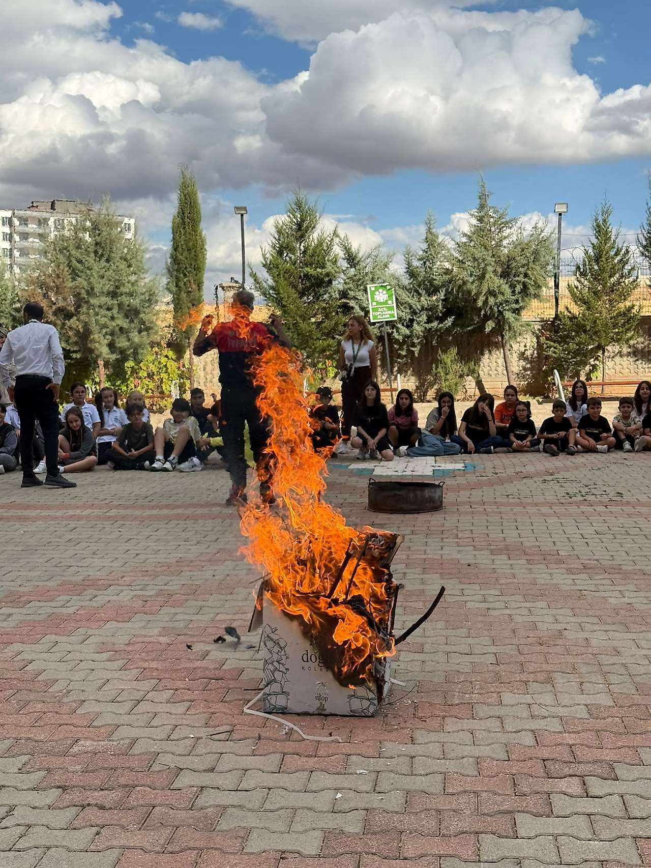 Siirt'te Yüzlerce Kişiye Yangın ve Acil Durum Eğitimi Veriliyor