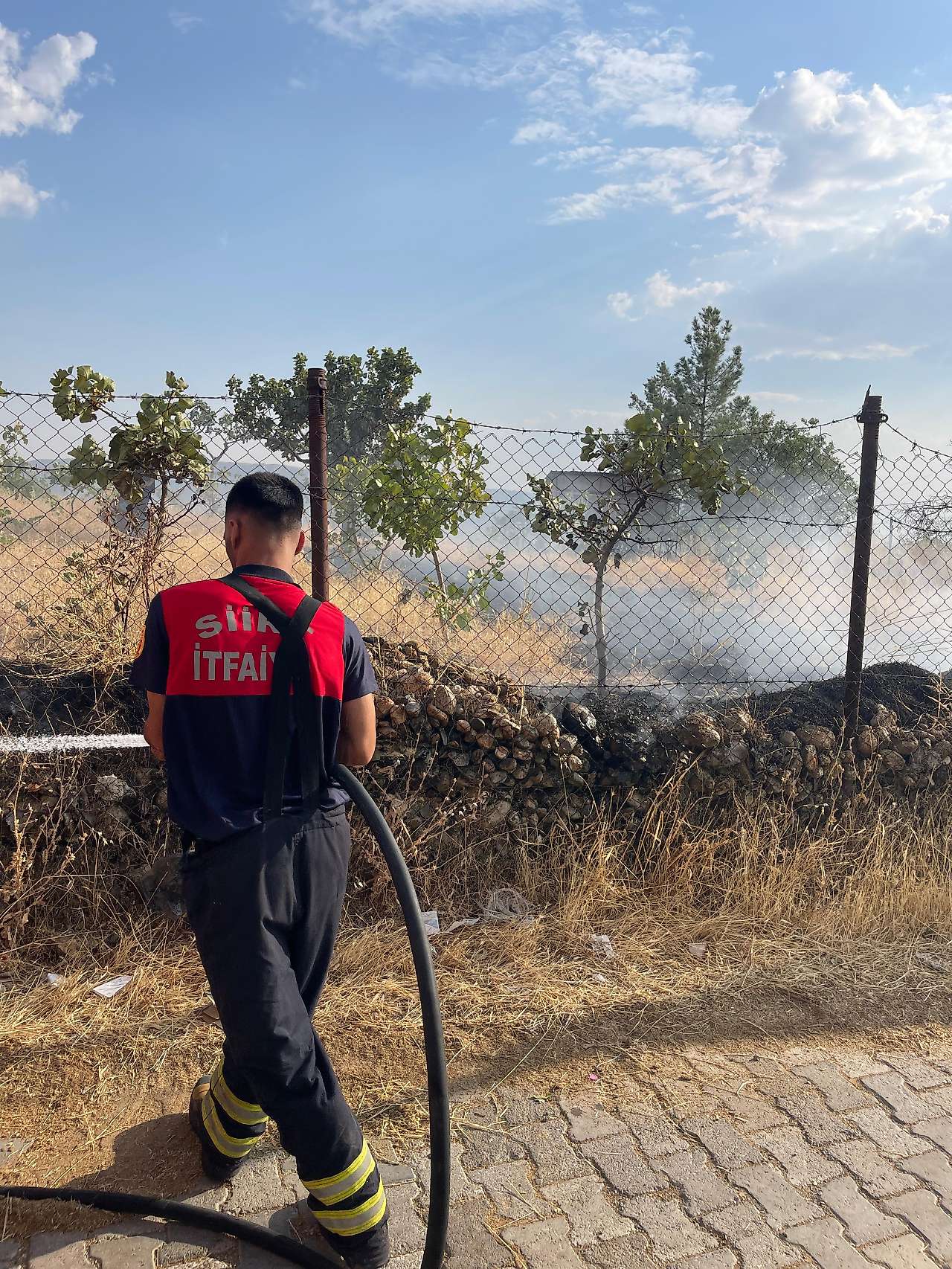 Siirt'te Bağ Yangını: 33 Fıstık Ağacı ve Çok Sayıda Meyve Ağacı Zarar Gördü