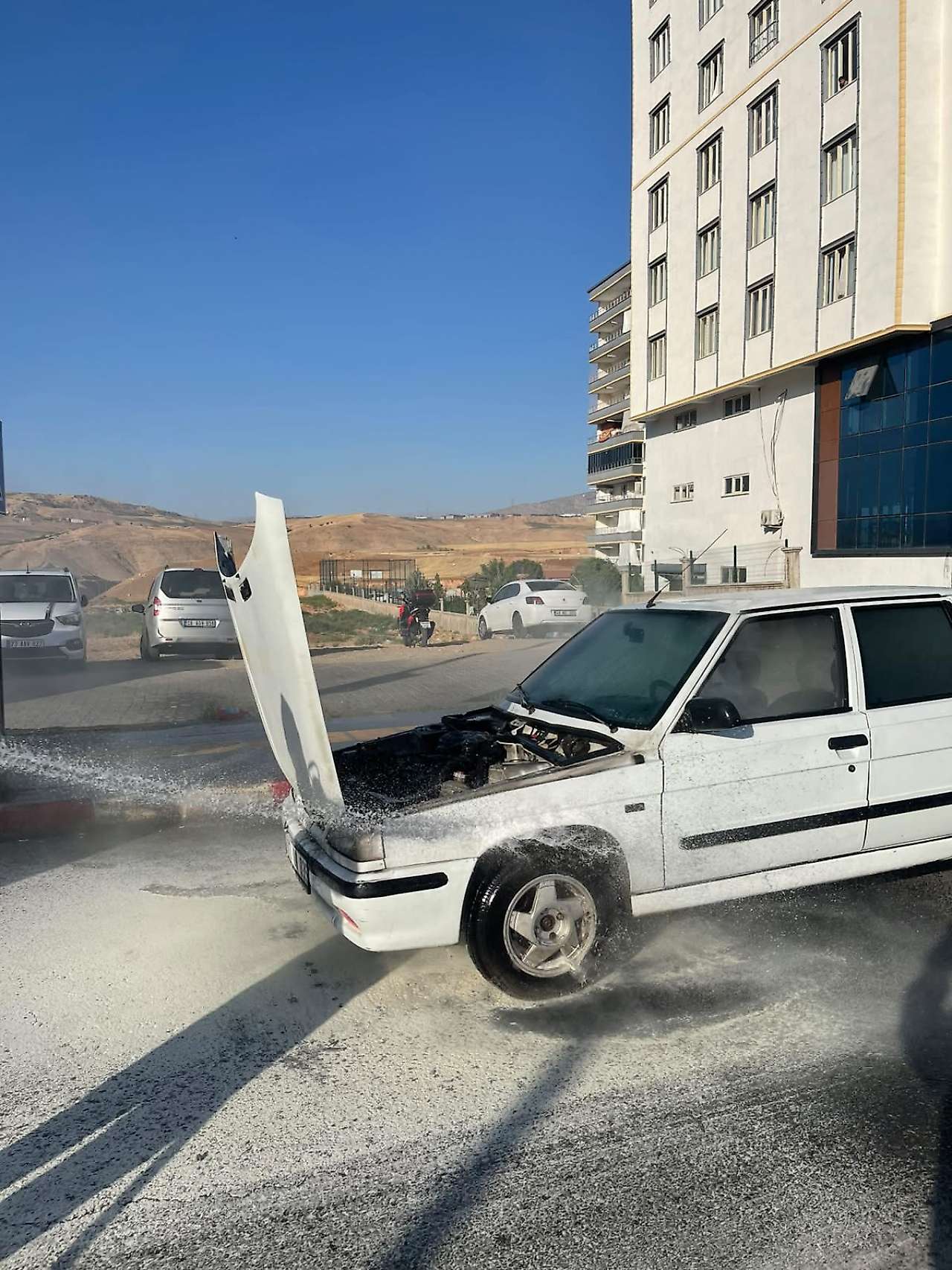 Siirt'te Hareket Halindeki Otomobil Yandı