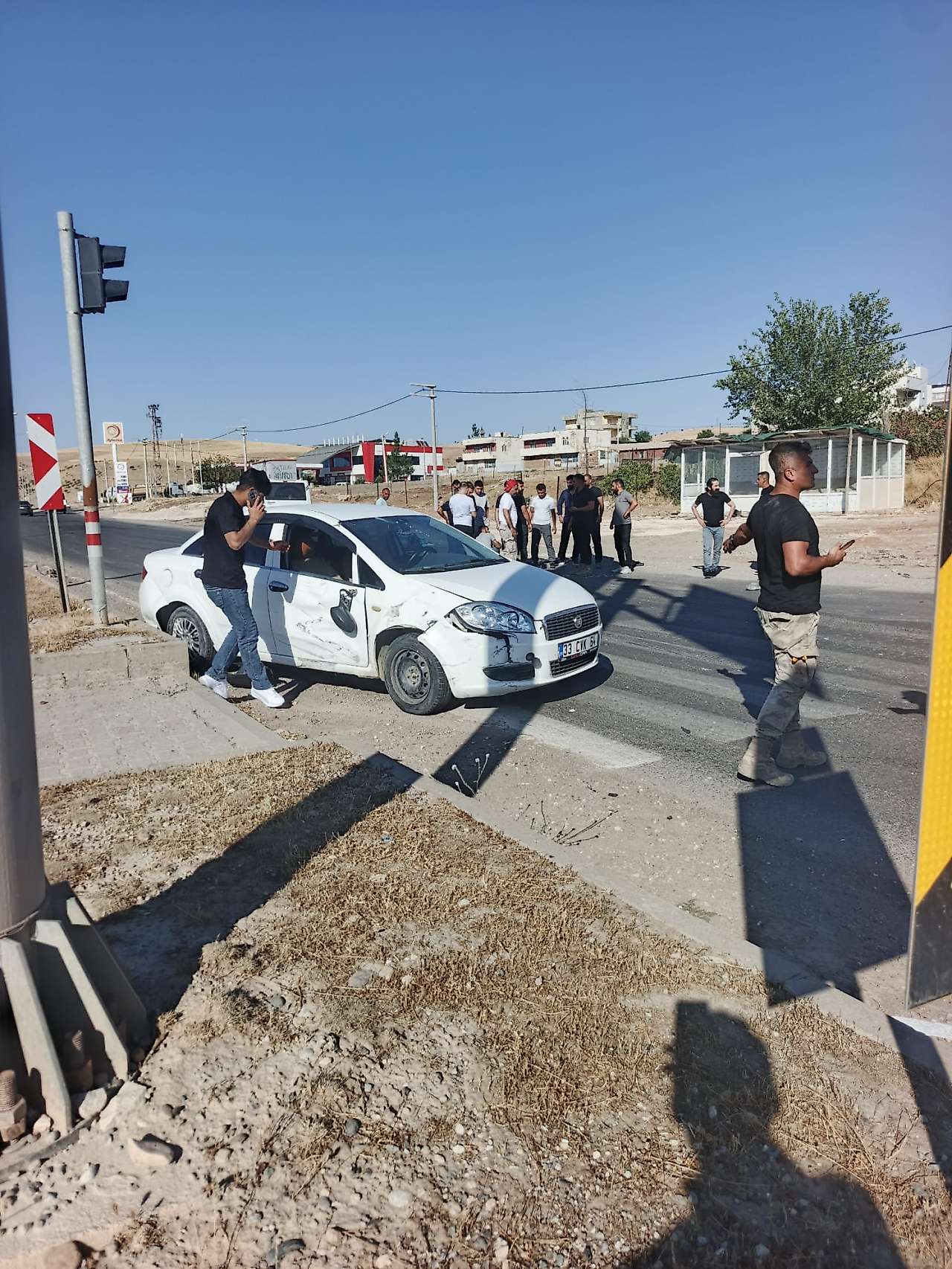 Siirt-Kurtalan Girişinde Otomobil ile Motosiklet Çarpıştı: Sürücü Ağır Yaralı