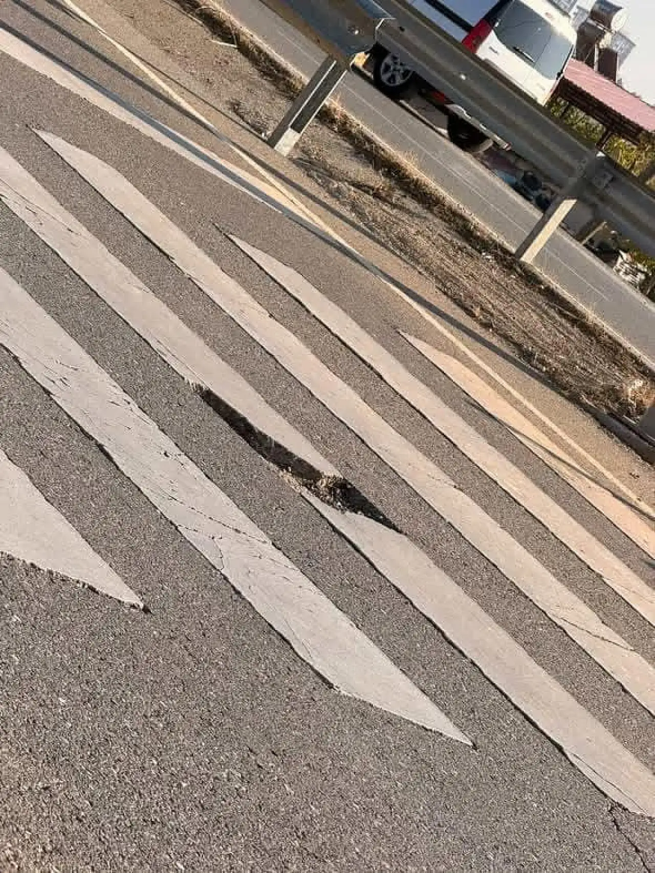 Siirt çevre yolunda tehlike saçan çukur sürücüleri isyan ettirdi