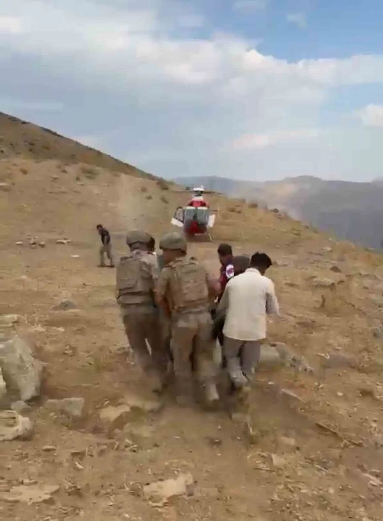 Siirt'te Beyin Kanaması Geçiren Kadın Ambulans Helikopterle Hastaneye Sevk Edildi
