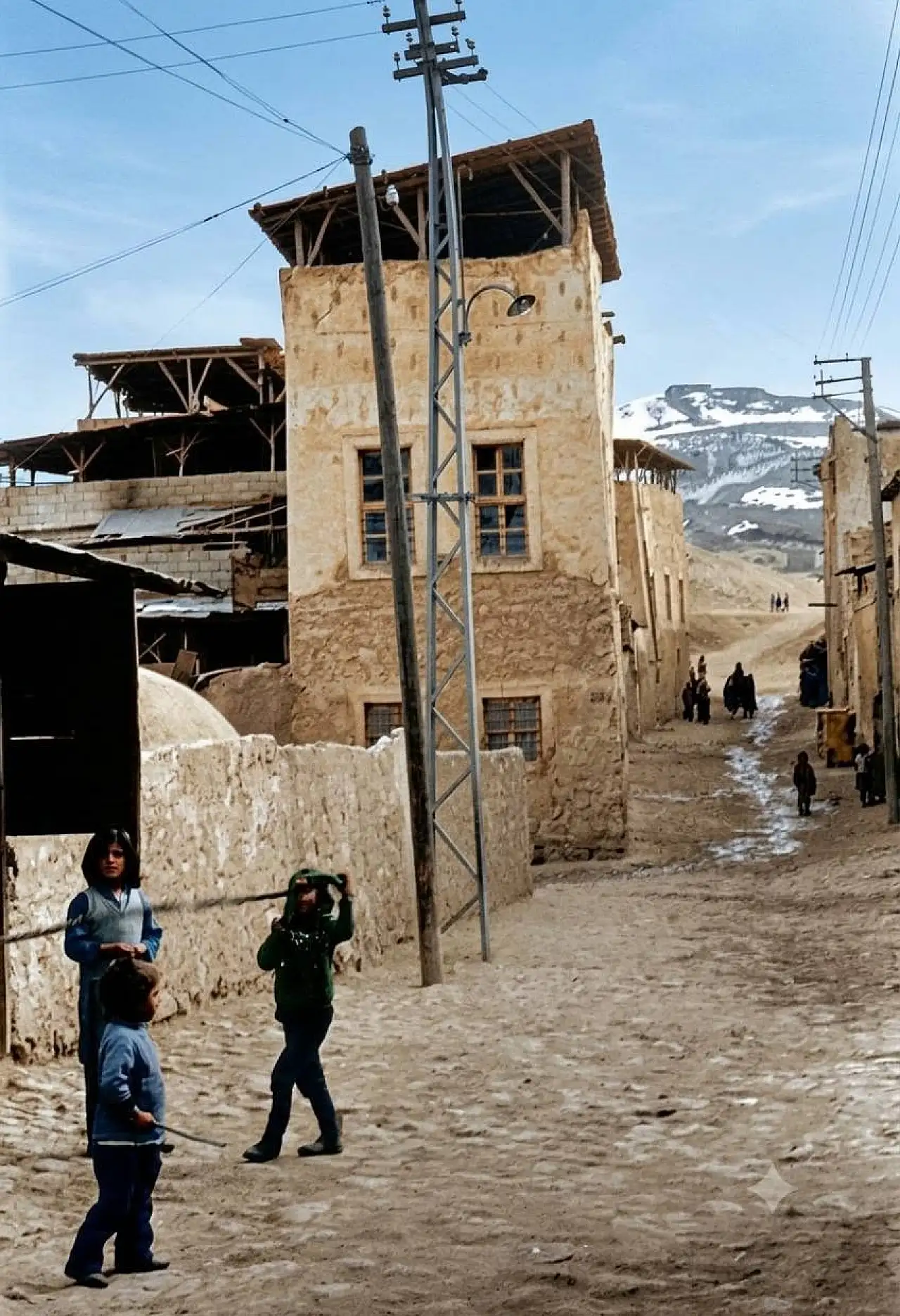 Siirt Şeyh Süleyman Mezarlığı'na Giden Tarihi Sokağın Yıllar Önceki Hali Ortaya Çıktı