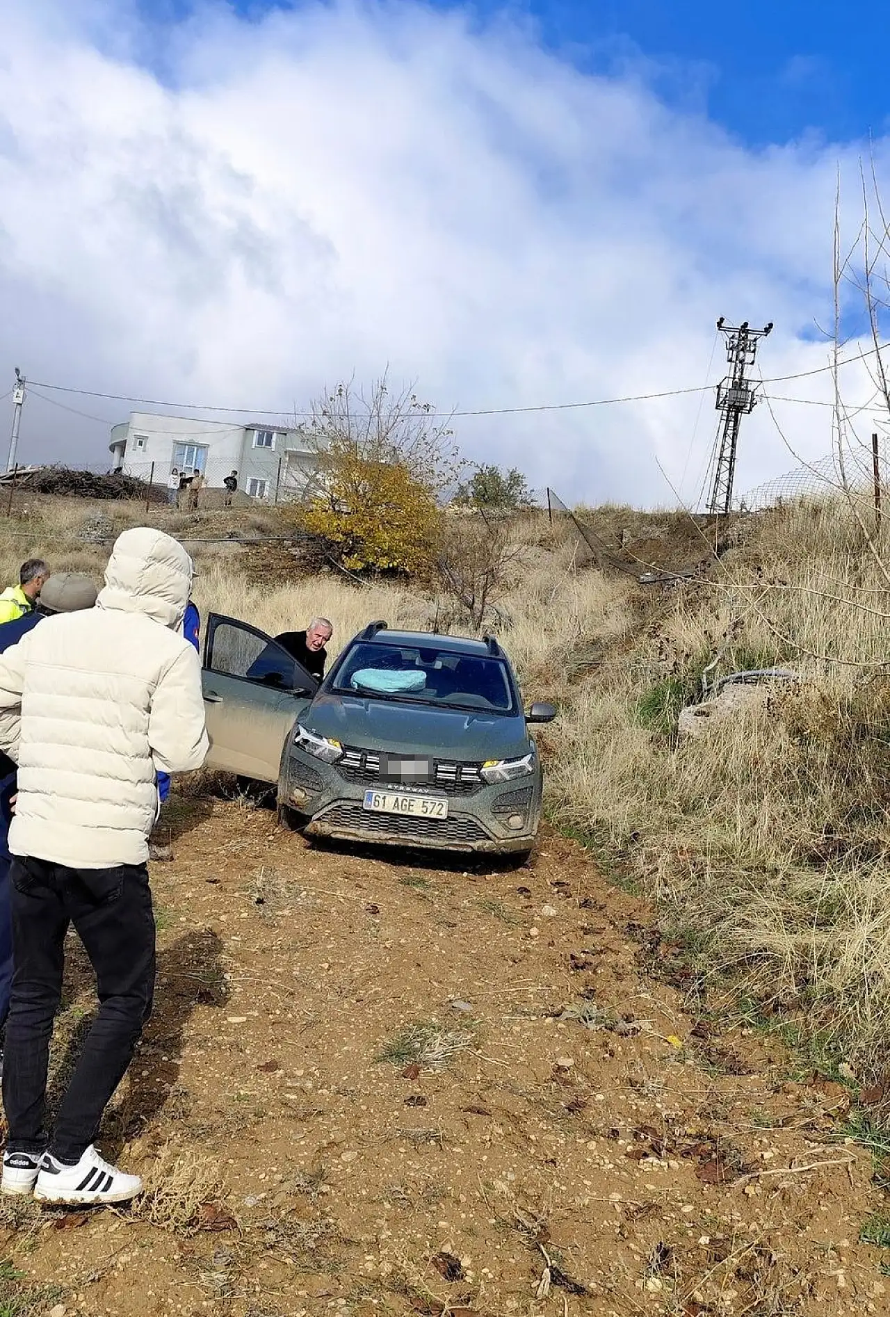 Siirt'te araç devrildi, yolcular yara almadan kurtuldu