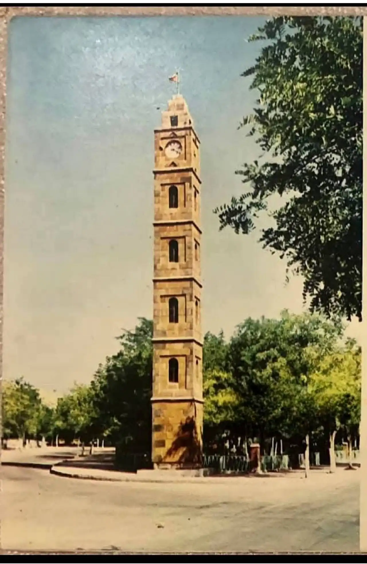 Siirt'te Tarihi Kare: Ulu Camii ve Orijinal Saat Kulesi Aynı Fotoğrafta