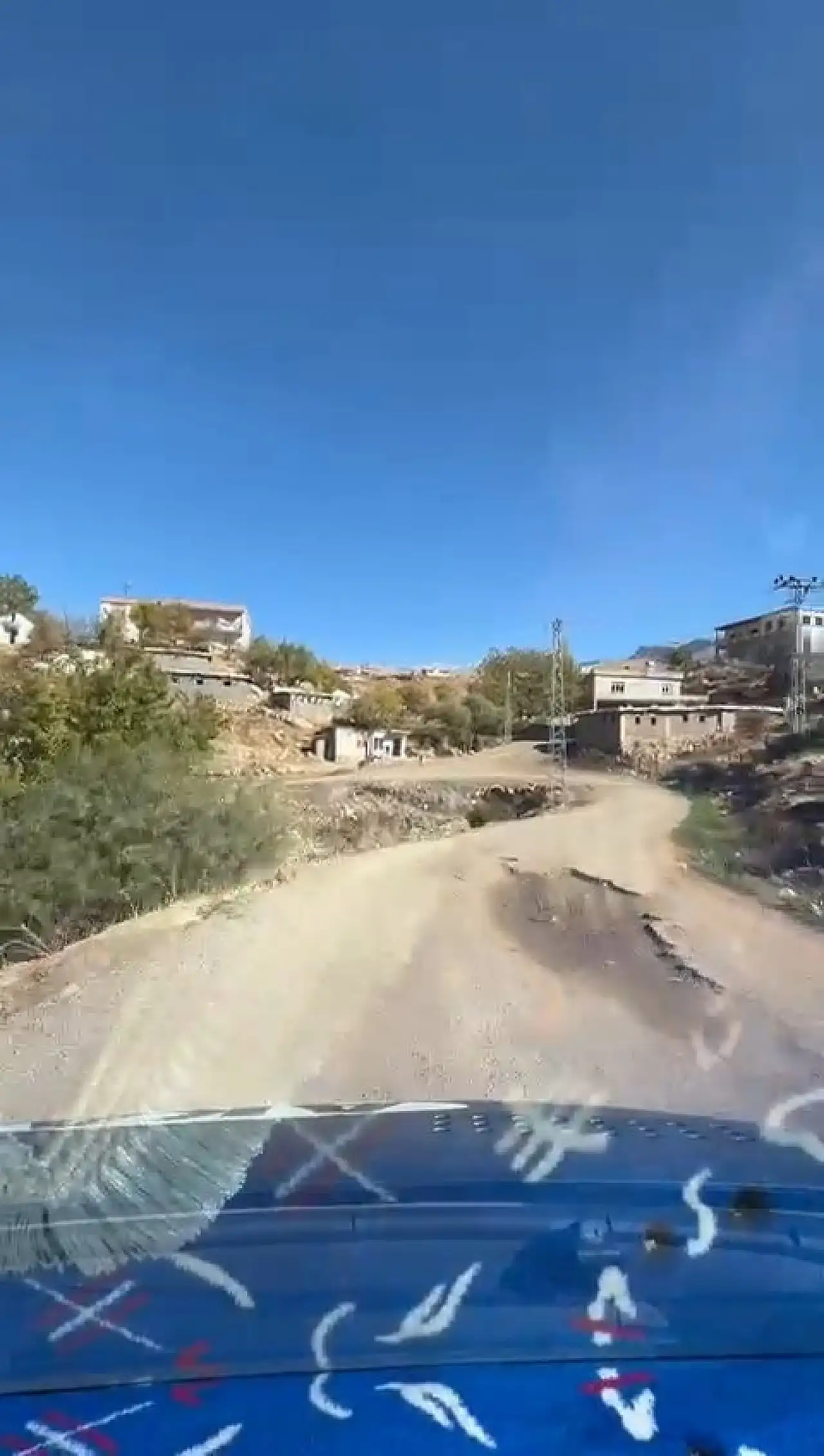 Siirt'te Beş Köyün Yolu Toz ve Çamur İçinde: Sürücüler ve Vatandaşlar Yol Yapımı İçin Çağrıda Bulundu