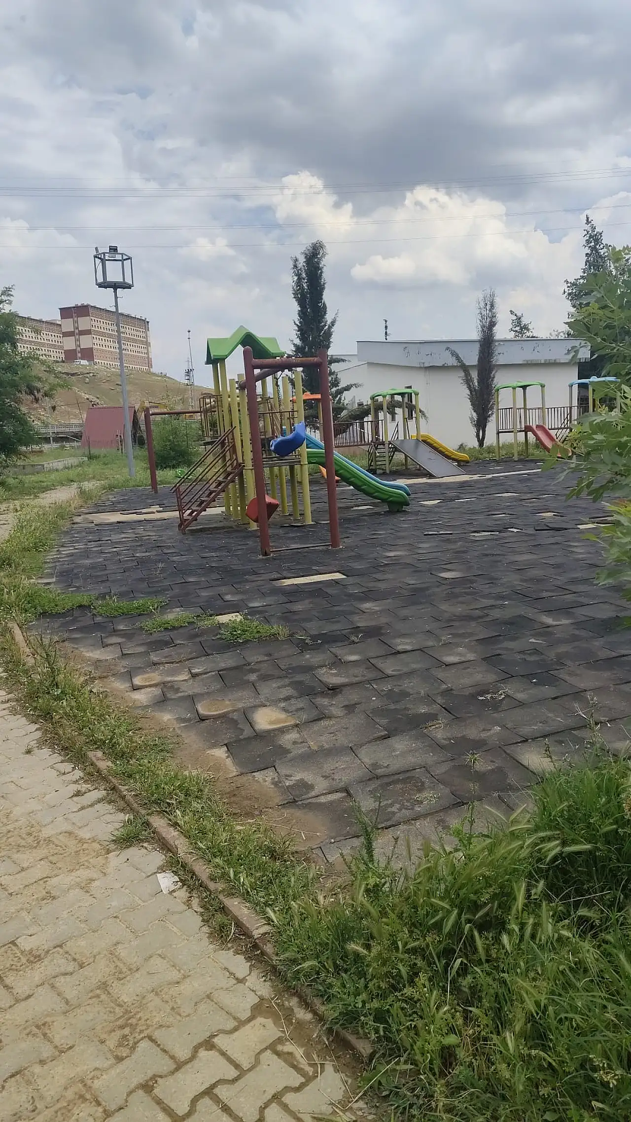 Siirt'in Nefes Aldığı Alanlar Bakımsızlığa Terk Edildi: Kezer Mesire Alanı ve Tillo Kale Tepkilerin Odağında