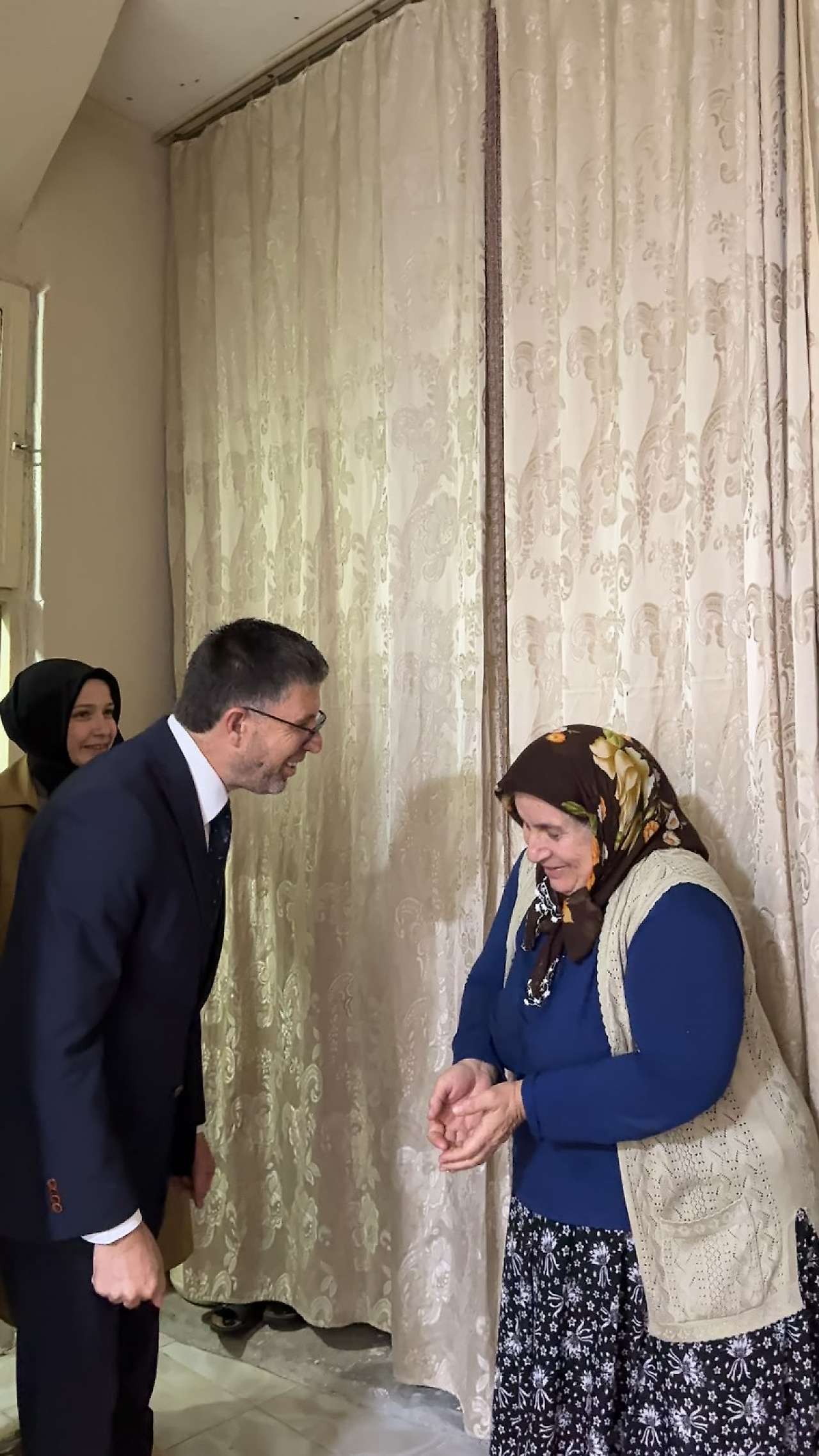 AK Parti Siirt Teşkilatından Hane ve Esnaf Ziyaretleri