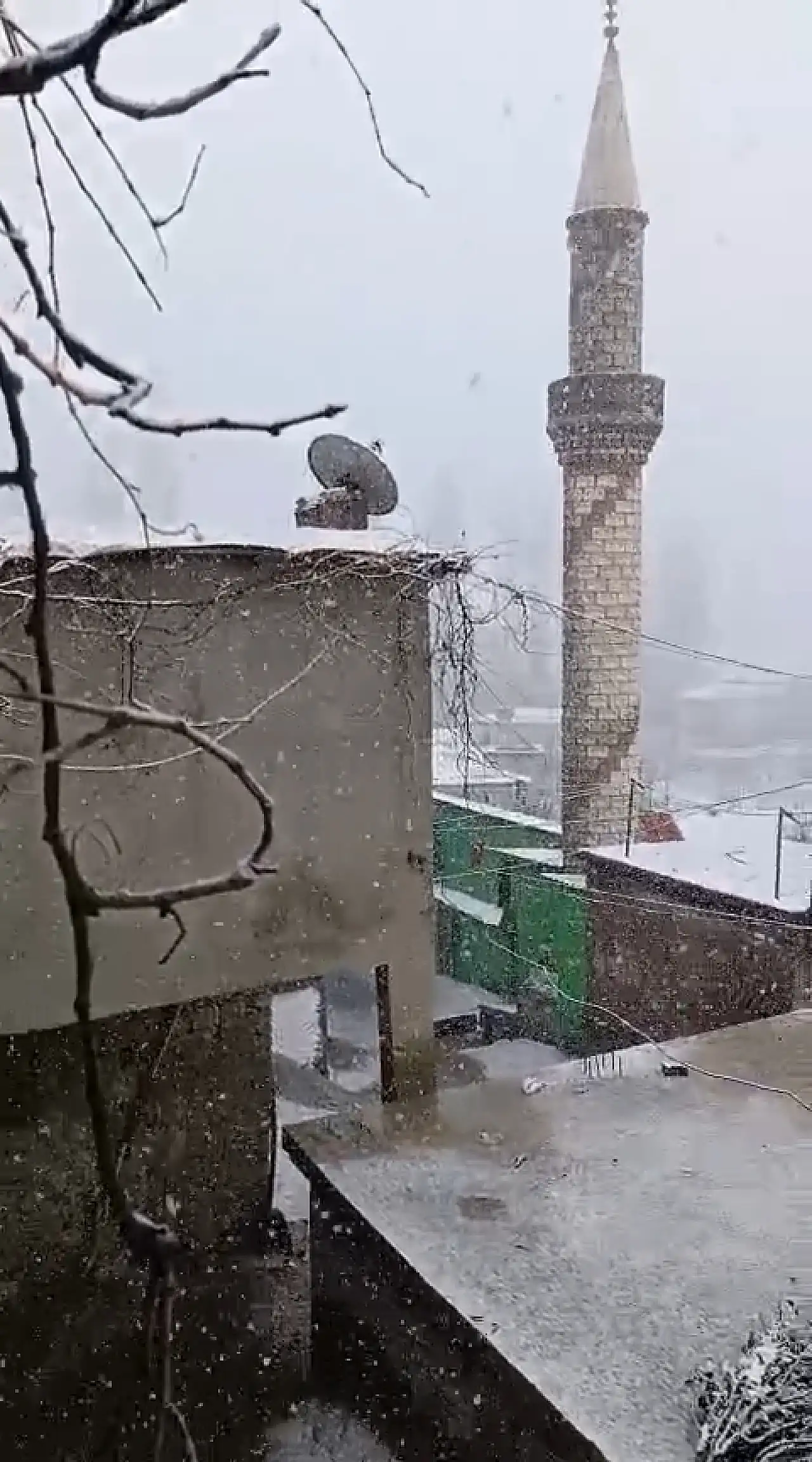 Siirt'te Nisan Ayında Yağan Yüksek Kesimleri Beyaza Bürüdü