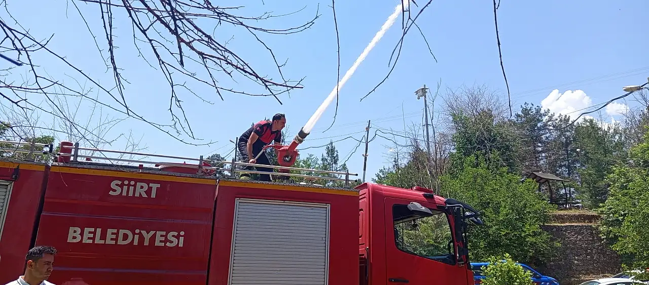 Siirt Bölge Trafik Yakınında Yangın: Kaynak Kıvılcımı Otluk Alanı Yaktı