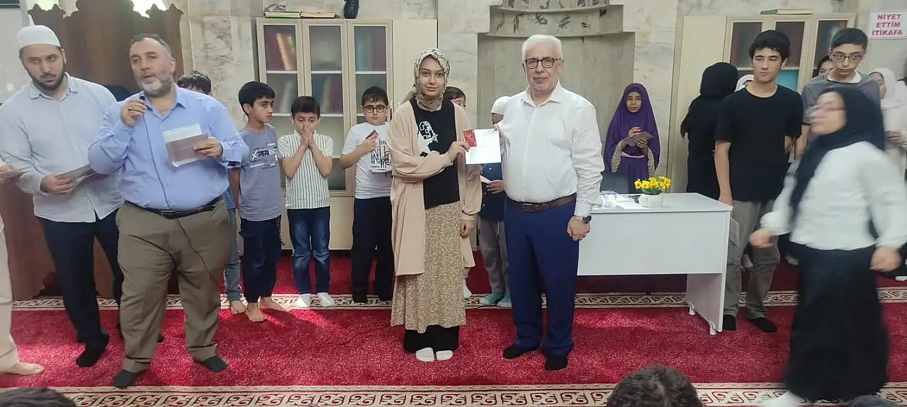 Siirt'te Yaz Kur'an Kurslarında Başarılı Öğrenciler Ödüllendirildi