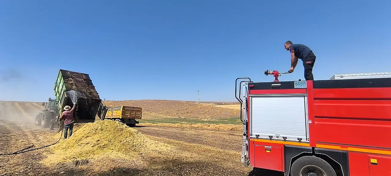 Siirt'te saman yüklü römorkta yangın çıktı