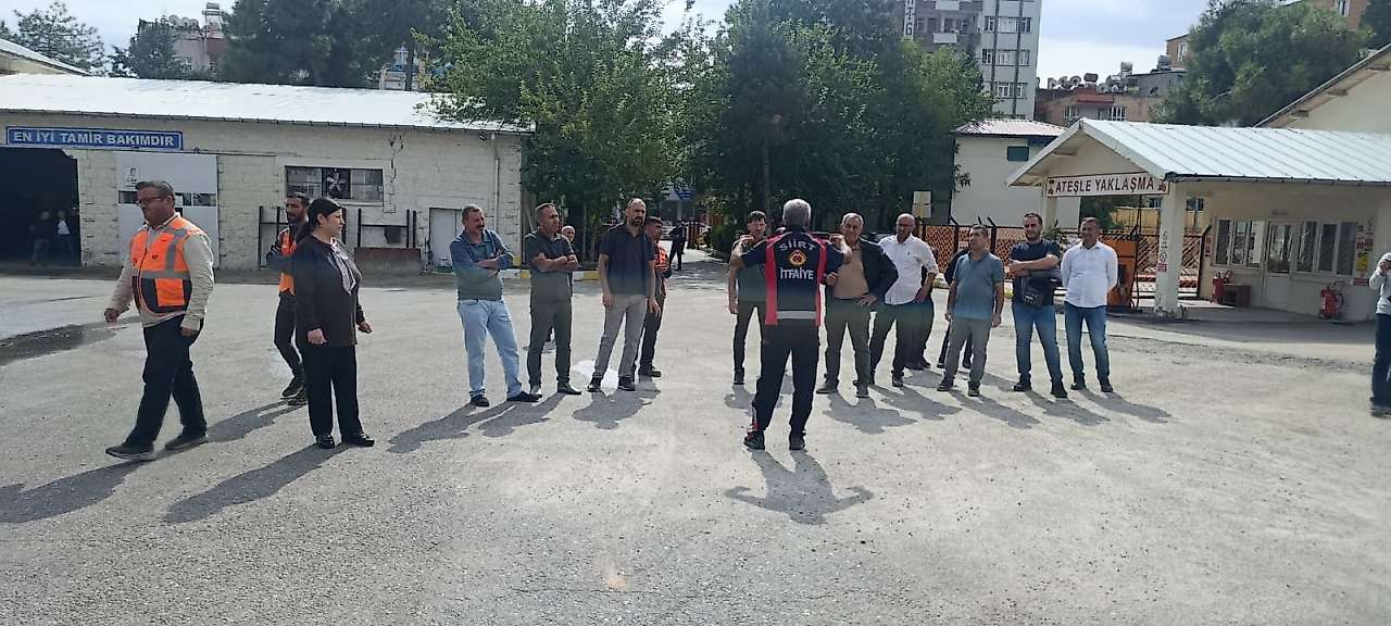 Siirt İtfaiyesinden Karayolları Ekiplerine Yangın ve Acil Durum Eğitimi