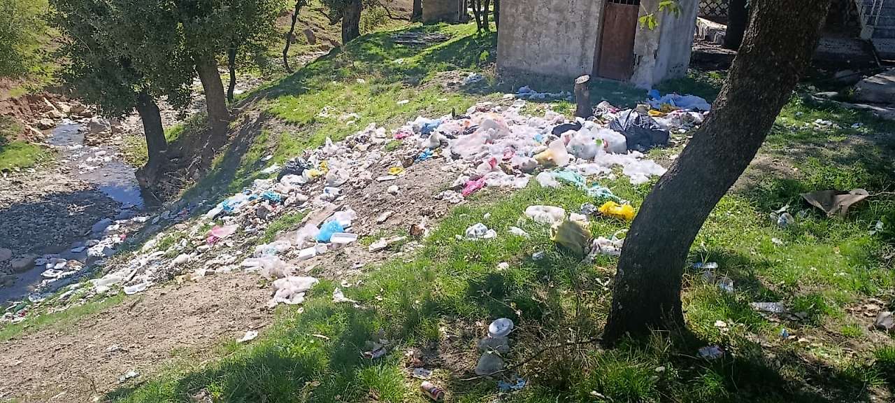 Siirt'te Ziyaret Edilen Türbe Bakımsızlığa Terk Edildi