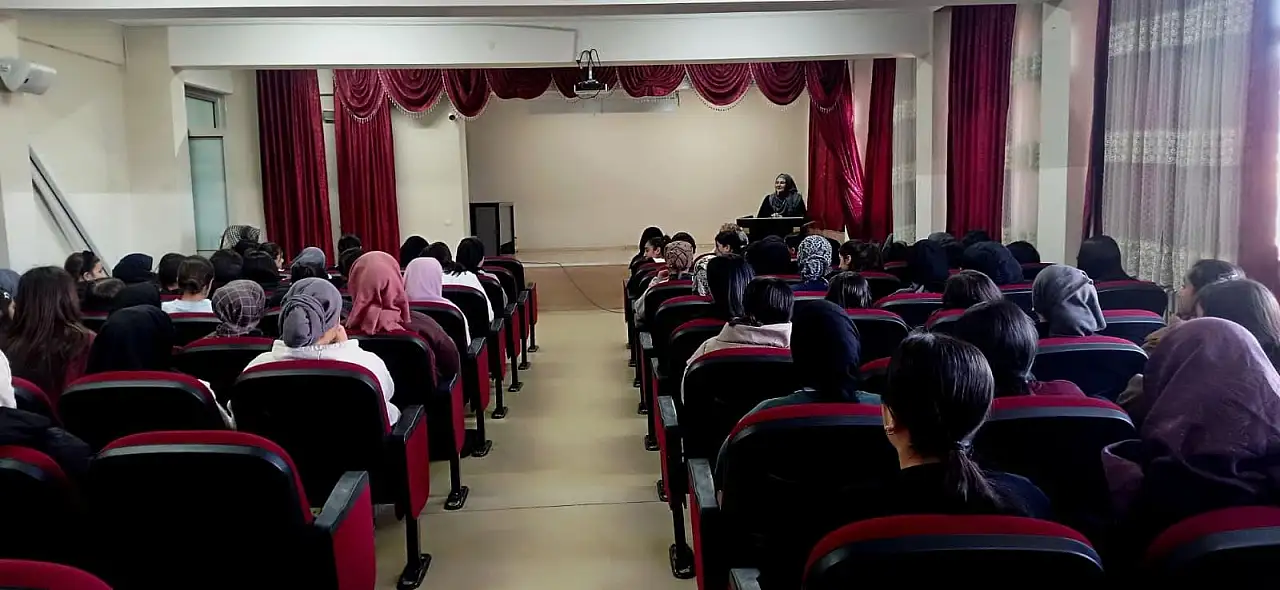 Doç. Dr. Gülşen İstek'ten Siirt'te 'Ramazan ve Dijital Oruç' Söyleşileri