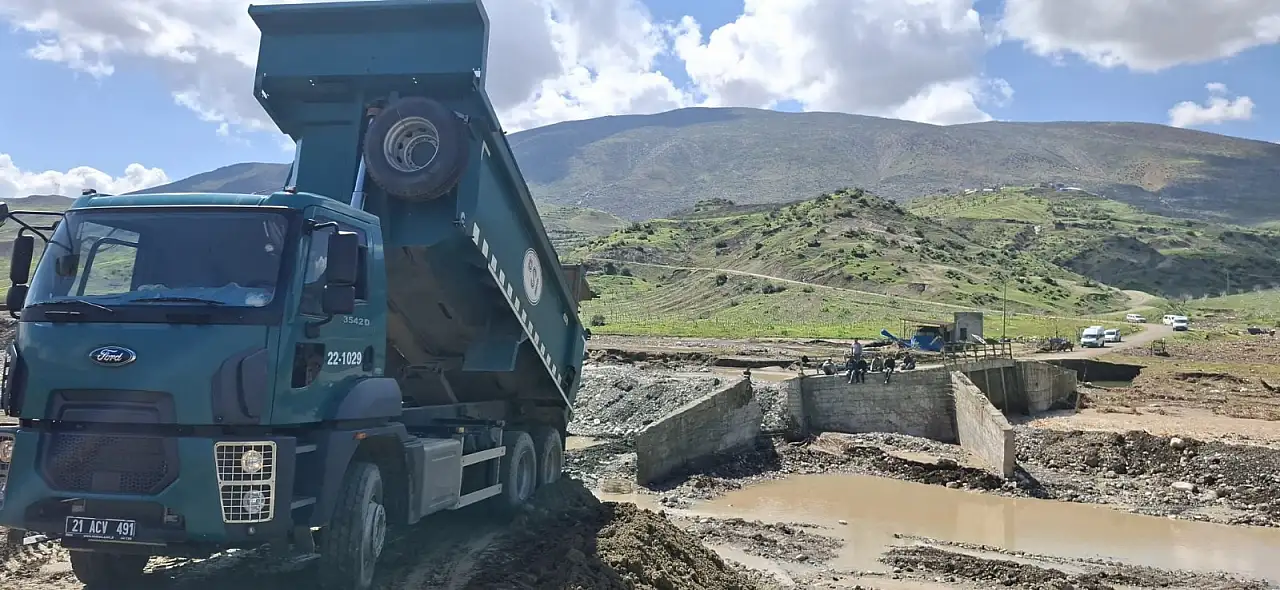 Siirt DSİ ve Özel İdare'den Taşkın Önleme Çalışmalarına Devam Ediyor