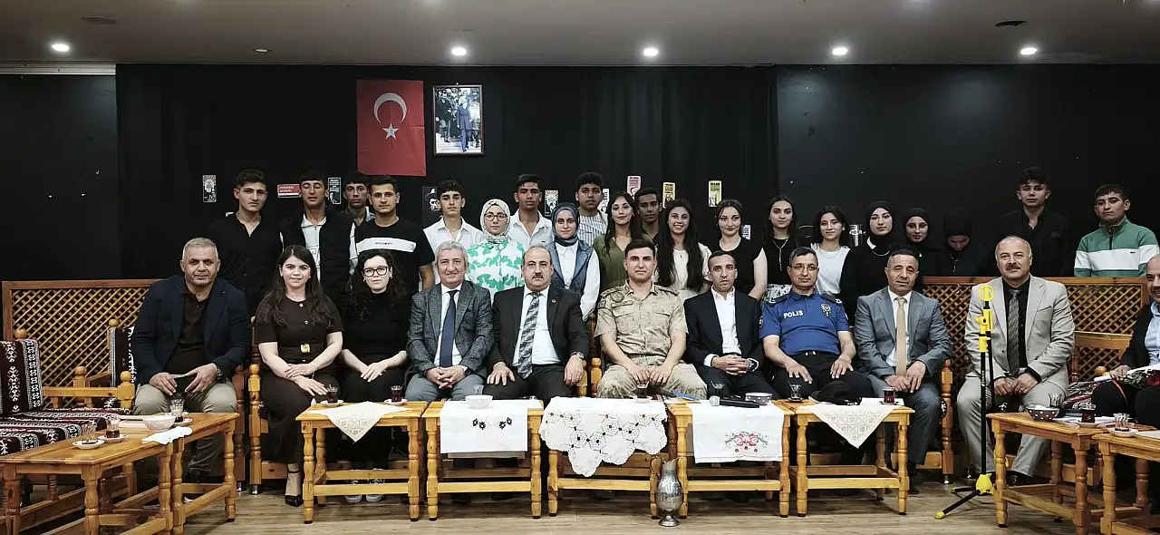 Siirt Eruh'ta ''Edebiyat Kahvehanesi'' Etkinliği Düzenlendi